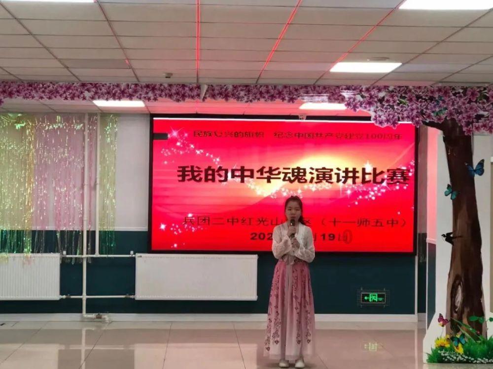 漂亮鹦鹉救援